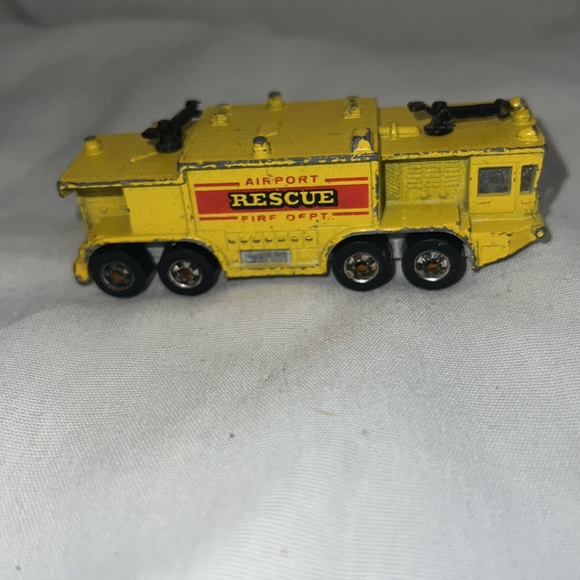 Hot Wheels Hw Metro (2019) Piste Res-Q Rouge Aéroport Feu Rescue Camion